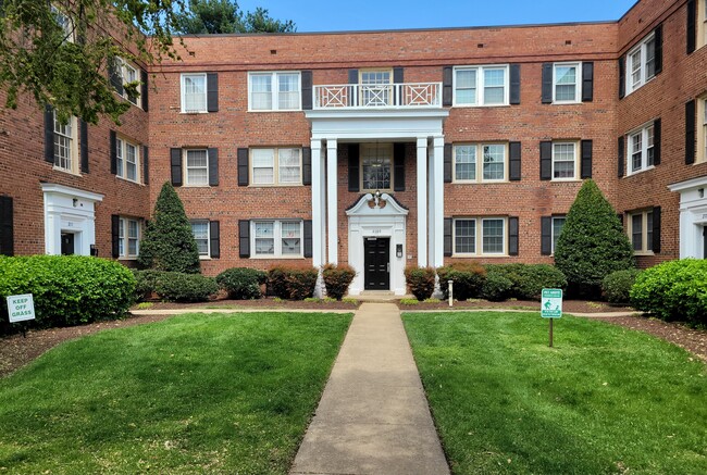 Building Photo - 2109 Suitland Ter SE