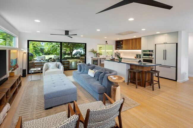 Foto del edificio - Renovated Kahala Retreat: 3-Bed Home + Stu...
