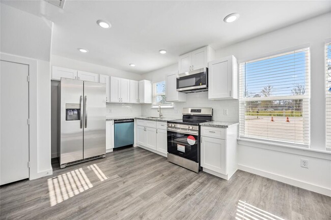 Foto del edificio - 8226 Bigwood St