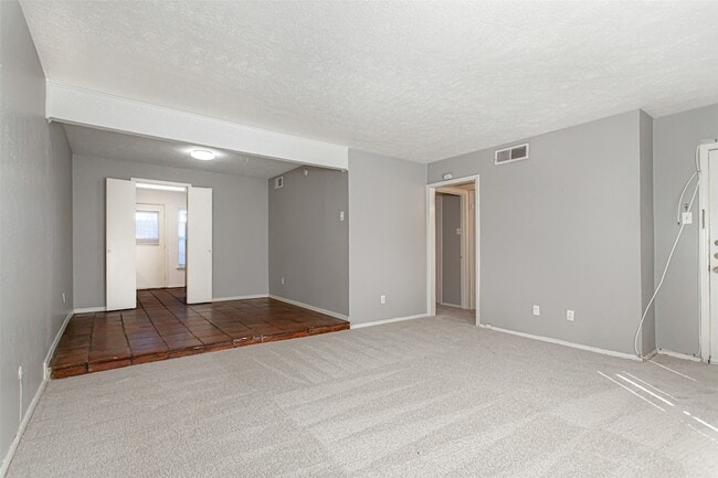 Building Photo - 10248 Regal Oaks Dr