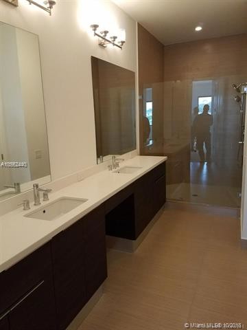 Foto del edificio - 3433 Emerson Ln