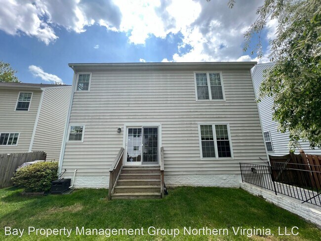 Building Photo - 4 br, 3.5 bath House - 604 Nathan Pl. NE