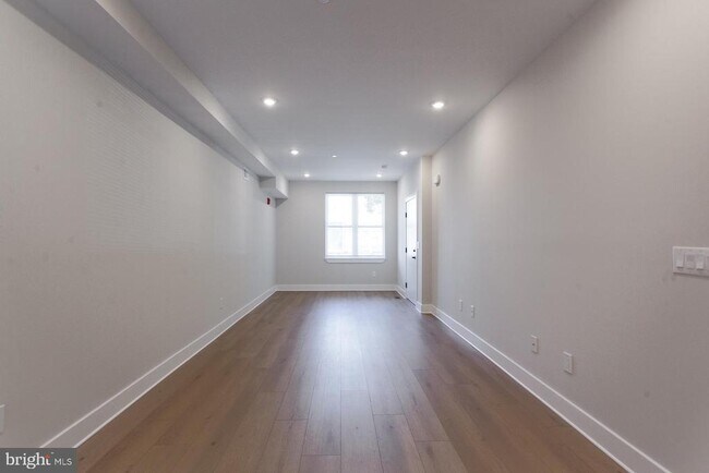 Foto del edificio - 3844 Fairmount Ave