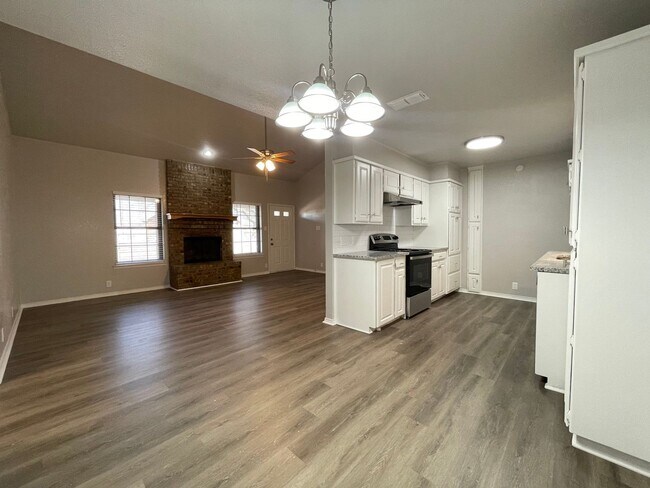 Foto del edificio - AVAILABLE NOW - 2 BEDROOM 2 BATH TOWNHOME ...