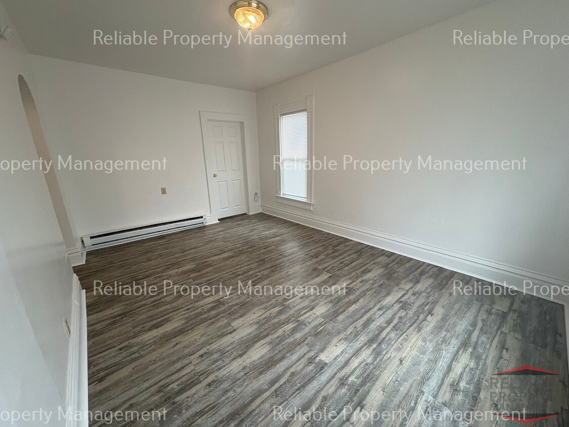 Primary Photo - 124 N Corner St