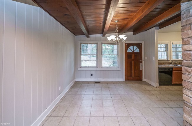 Foto del edificio - 3 br, 1 bath House - 379 Hilltop Cir