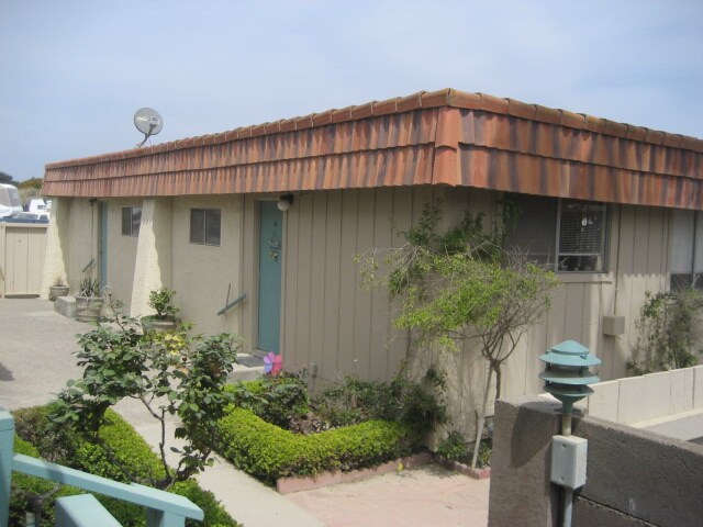 Courtyard - 356-360 Pier Ave