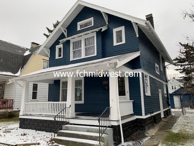 Primary Photo - 805 W Wildwood Ave