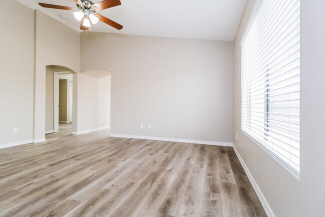 Foto del edificio - 12234 N 121st Ln