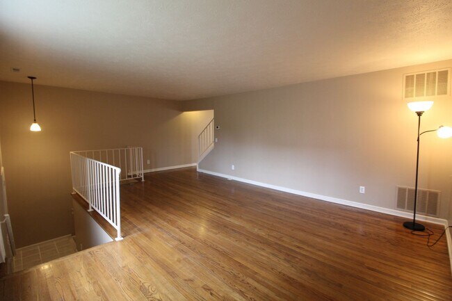 Foto del edificio - 907 Meadowlark Dr