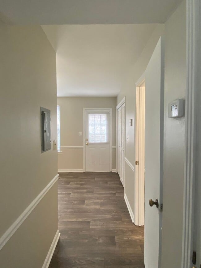 Building Photo - Move In Ready!!