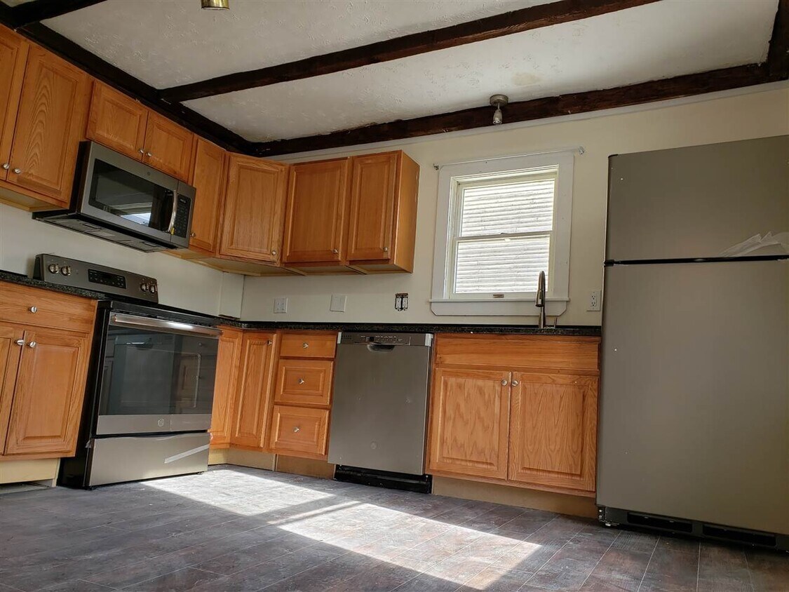 Kitchen - 563 White Mountain Hwy