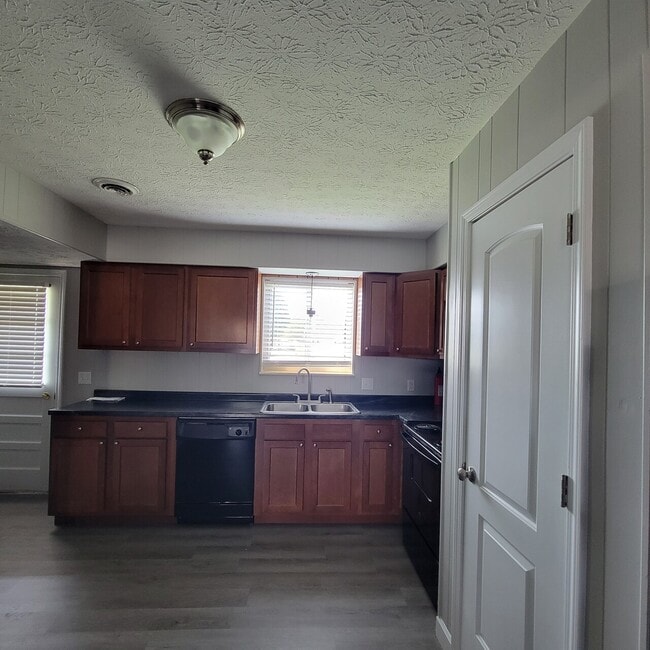 Building Photo - Rosedale Apartments