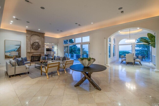 Building Photo - 3650 Paradise Dr