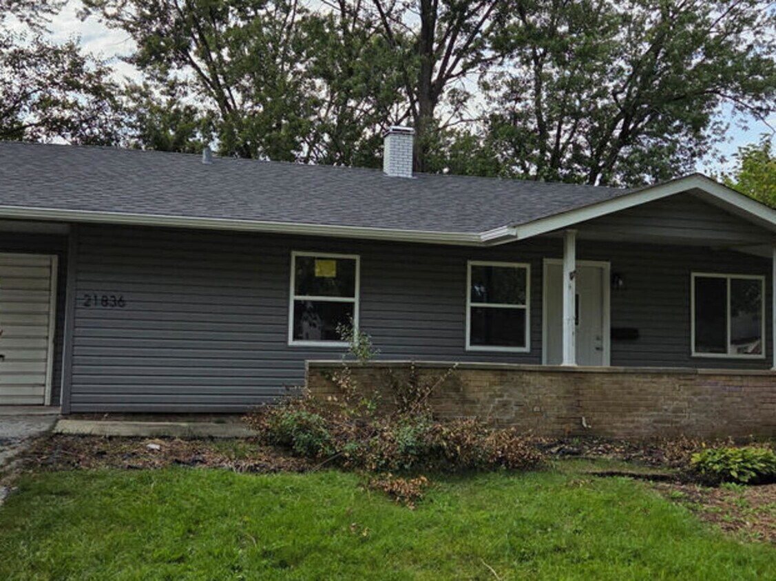 Foto principal - 21836 Orion Ave