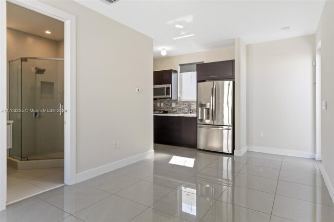 Foto del edificio - 6303 NW 105th Ct