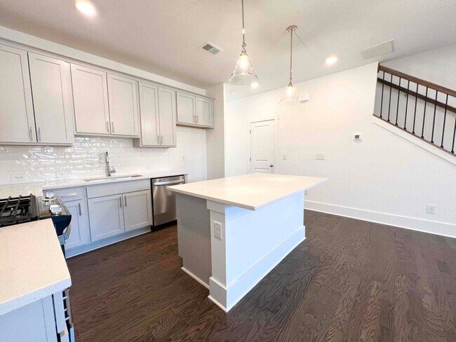 Building Photo - 1631 Aeslin Dr NW