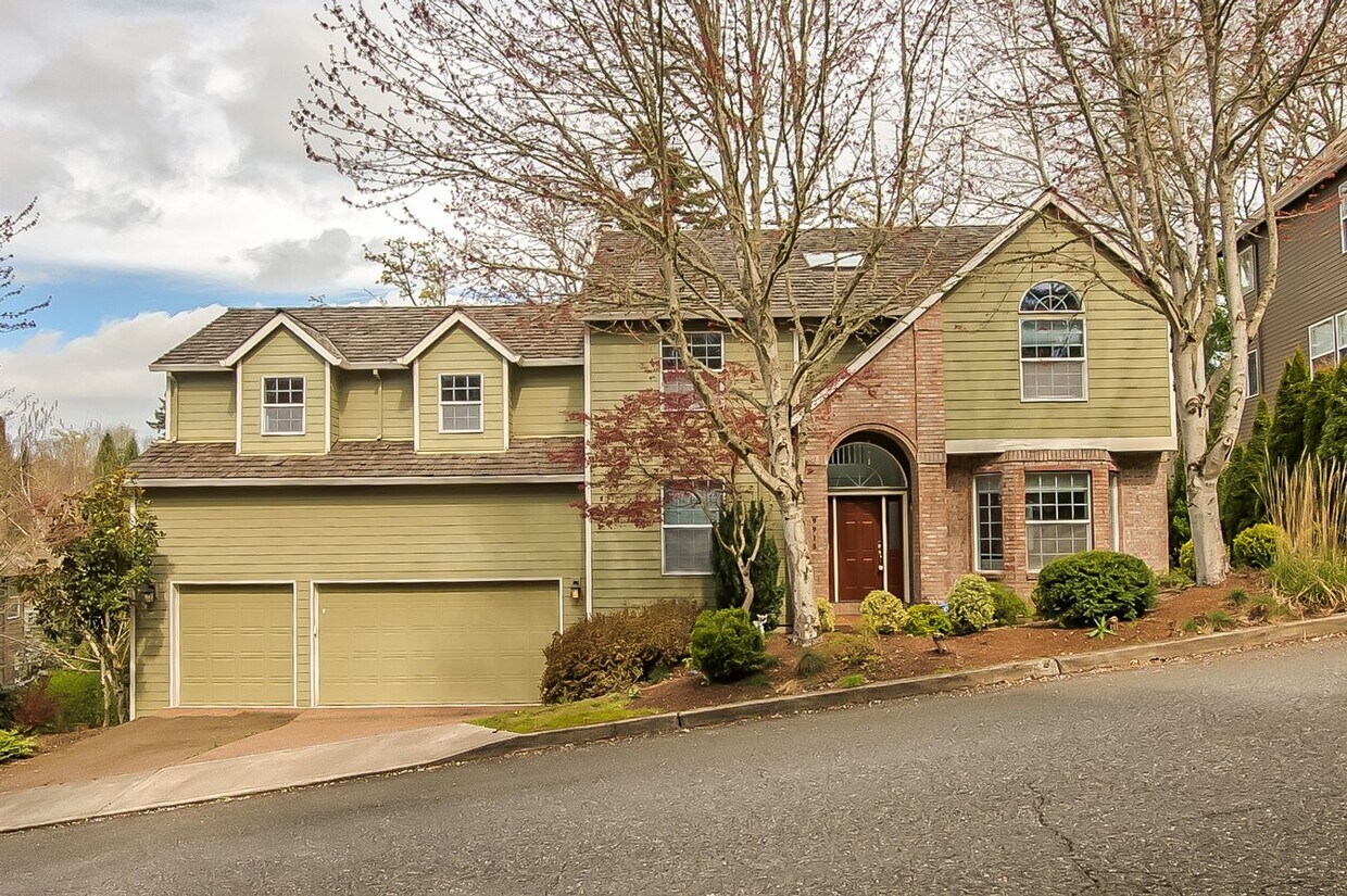Foto principal - 4 Bedroom Home For Rent In Forest Heights