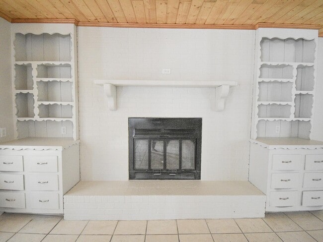 Building Photo - 109 Alida St