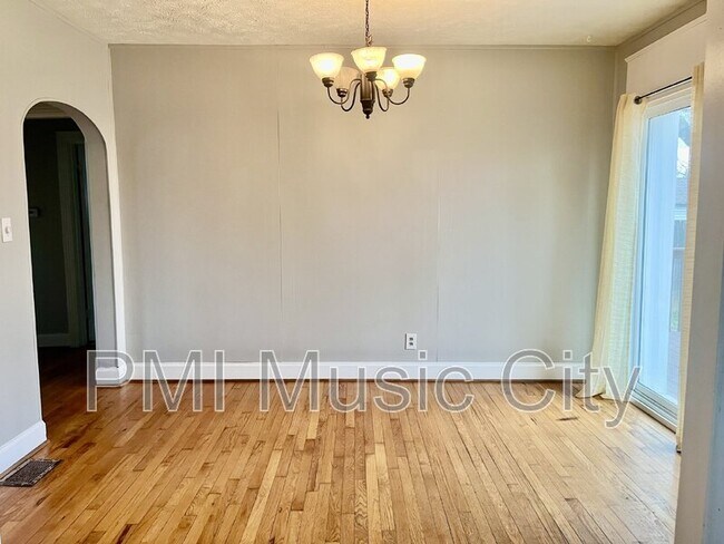 Building Photo - 249 Thuss Ave