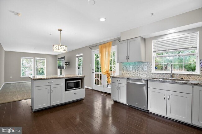 Foto del edificio - 6602 Squireman Ct