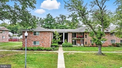 Building Photo - 206 Victor Pkwy