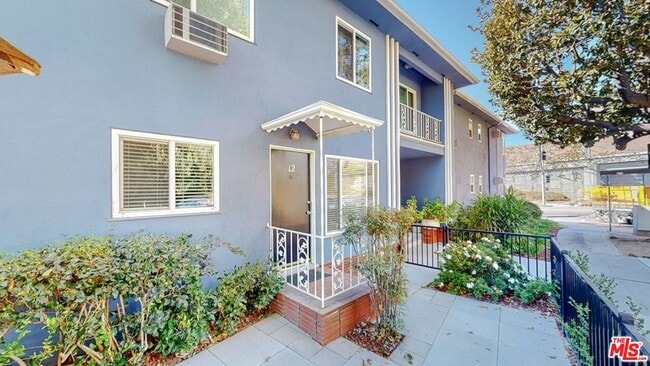 Building Photo - 11284 Montana Ave