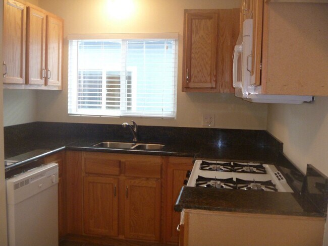 Foto del edificio - 808 Garnet St