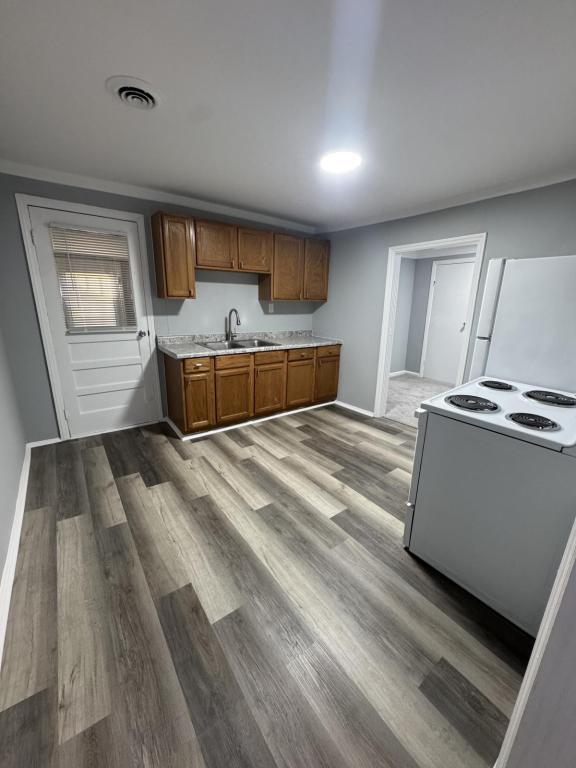 Foto del edificio - 347 Huddleson Ave