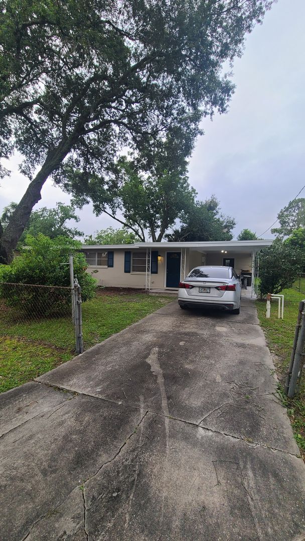 Building Photo - Newly Renovated 3-Bedroom/1-Bath Home In J...