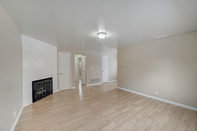 Livingroom2 - 158 W 300 N