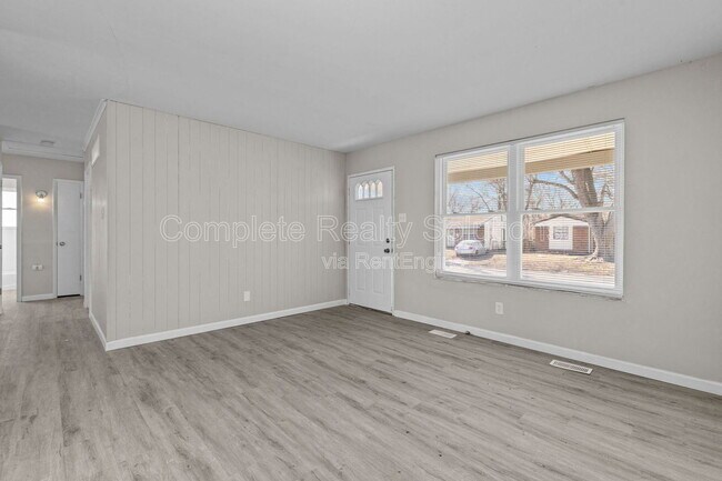 Foto del edificio - 10432 Royal Dr