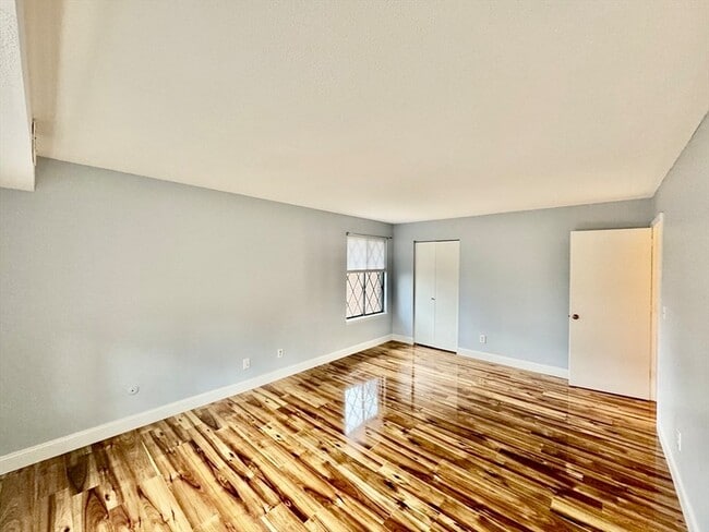 Foto del edificio - 4700 N Main St