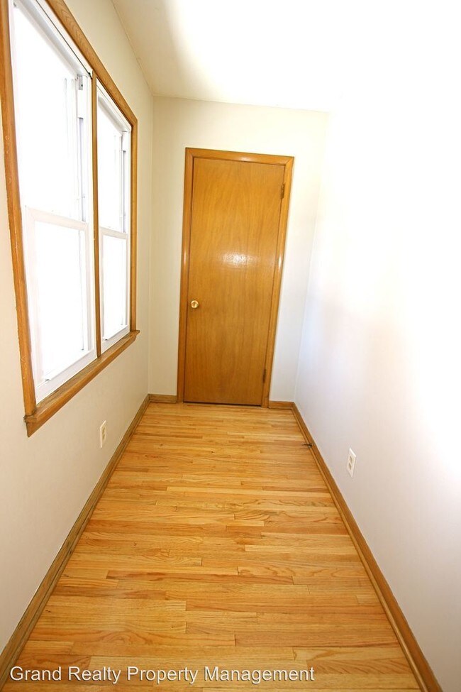 Foto del edificio - 1837-1839 Hayes St NE