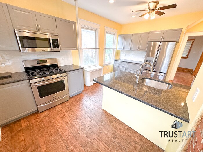 Primary Photo - 4 Bedroom house in Foxchase area of North ...