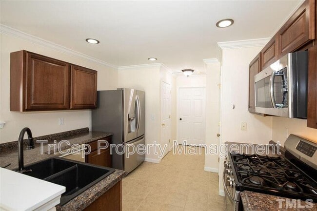 Building Photo - 229 Adefield Ln