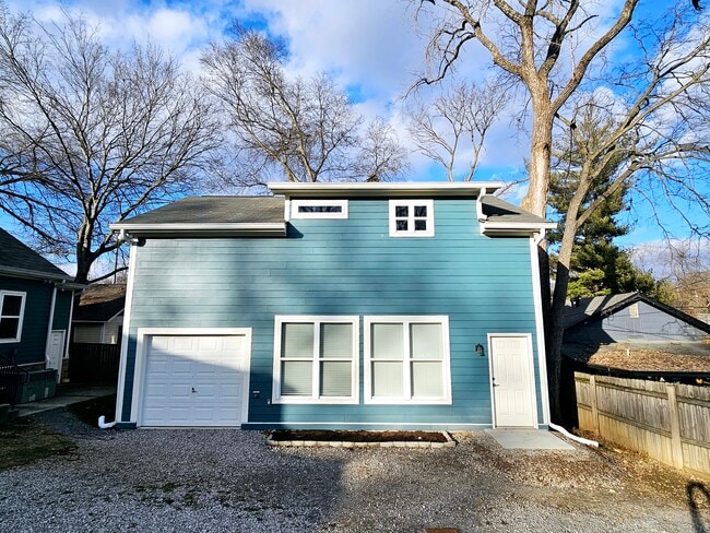 D.A.D.U unit in East Nashville. In Historic Walking District close to everything. - 1219 N 7th St