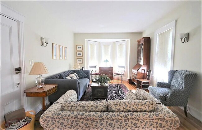 Building Photo - 33 Alveston St