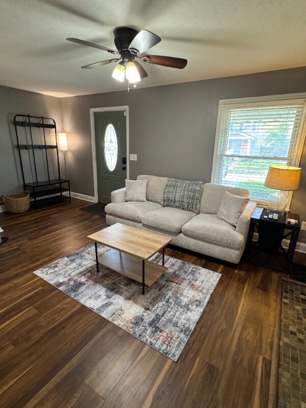 Foto del edificio - 149 E Welch Ave