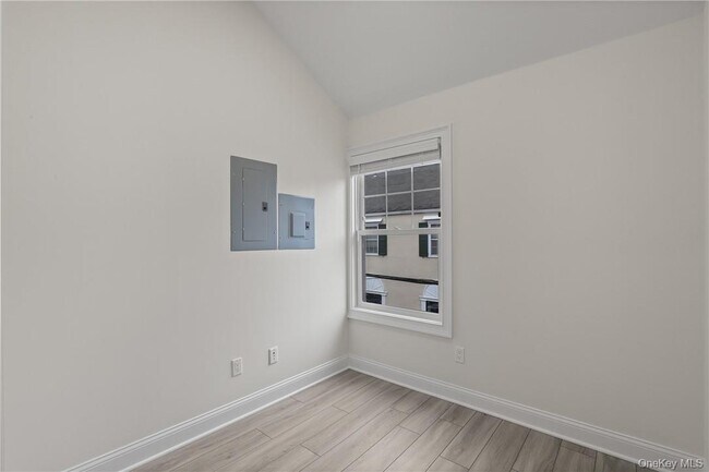Foto del edificio - 225 Katonah Ave