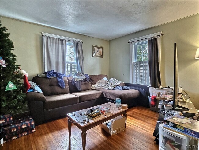 Foto del edificio - 213 Foster Ave