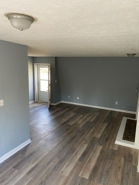 Sala de estar - 191 Smokerise Ct