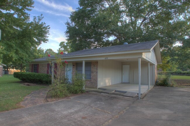 Building Photo - 4311 Marcell Cir W