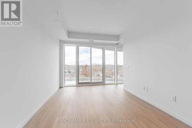 Building Photo - 689-689 The Queensway