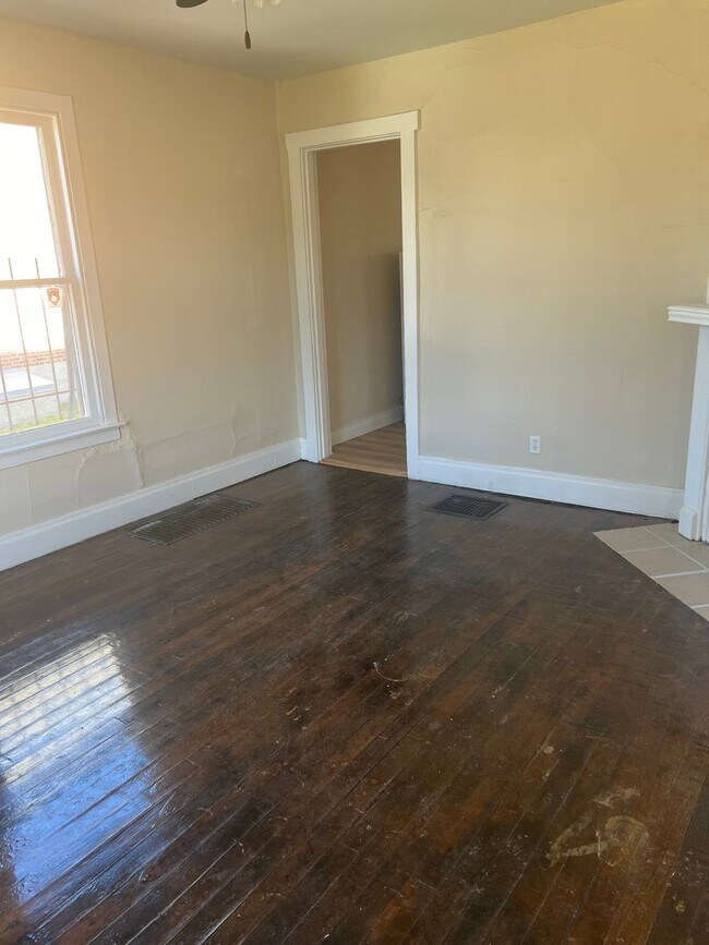 Building Photo - 2218 Catalpa Dr.