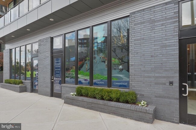 Building Photo - 236 W Thompson St