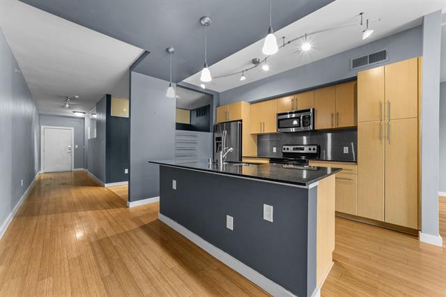 Building Photo - 4040 N Hall St