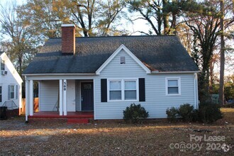 Building Photo - 568 Englewood St NE