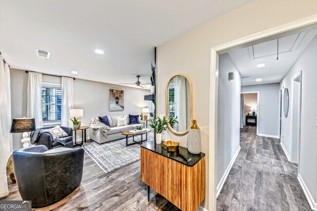 Building Photo - 527 Charing Cross Dr