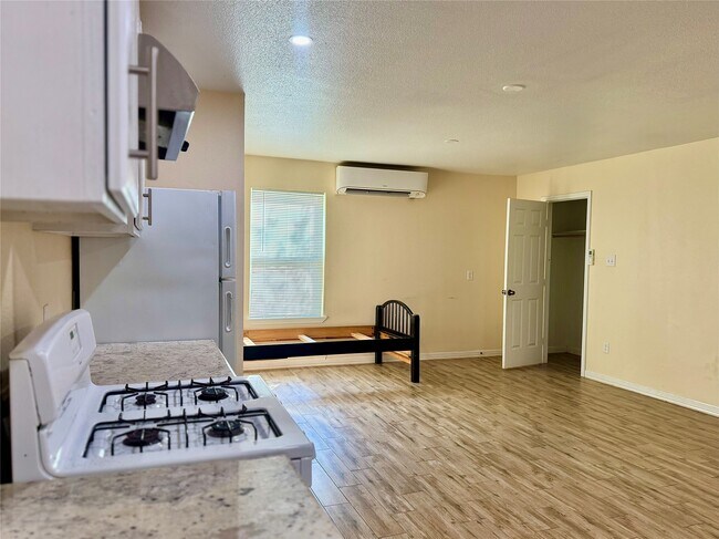 Foto del edificio - 711 Hahlo St